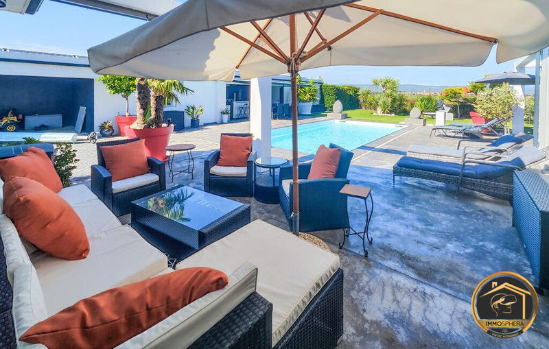 Maison contemporaine - 251 m² - 8 pièces