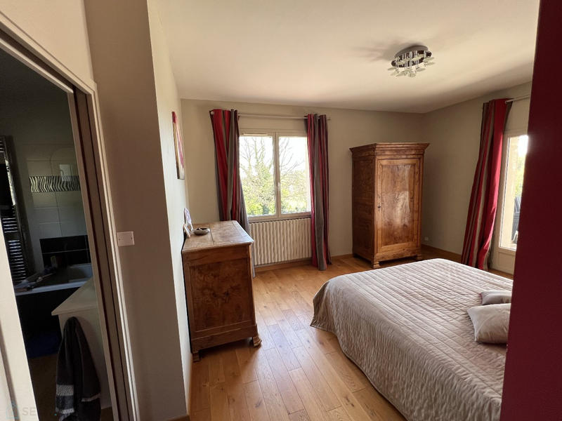 Maison - 298 m² - 9 pièces