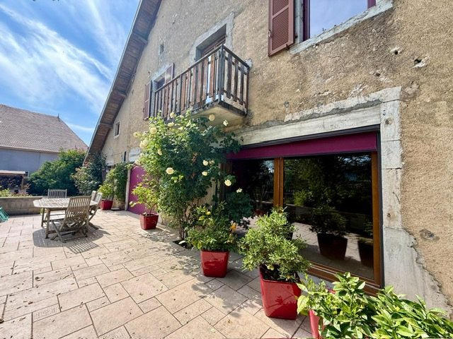 Maison - 332 m² - 9 pièces