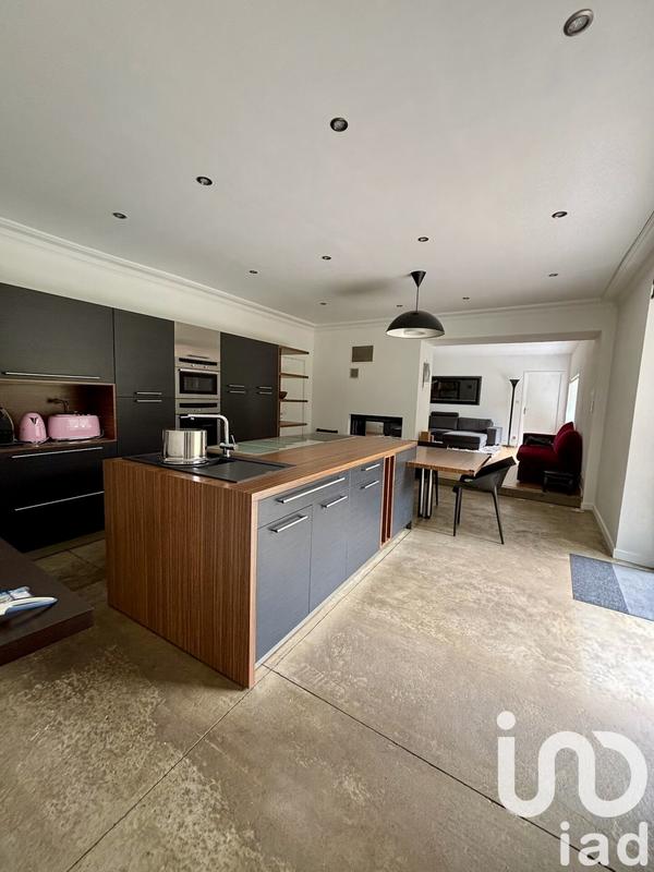 Maison - 260 m² - 7 pièces