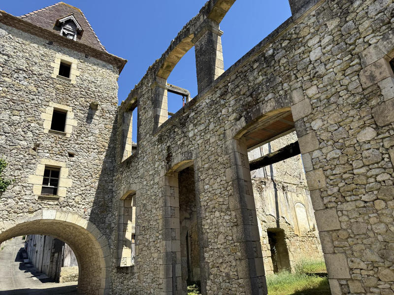 Maison de village - 200 m² - 2 pièces