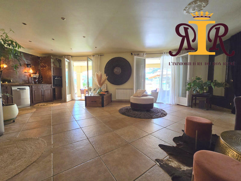 Maison - 334 m² - 10 pièces