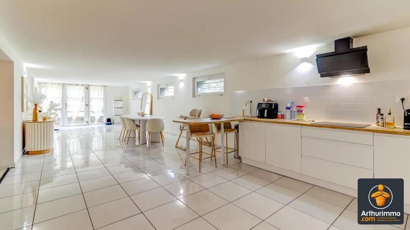 Appartement - 160 m² - 5 pièces