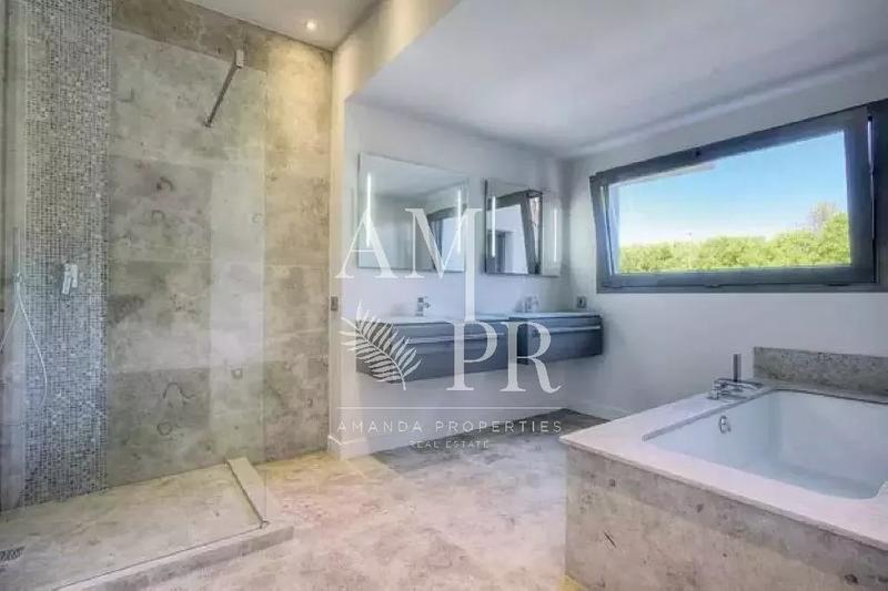 Villa - 230 m² - 6 pièces