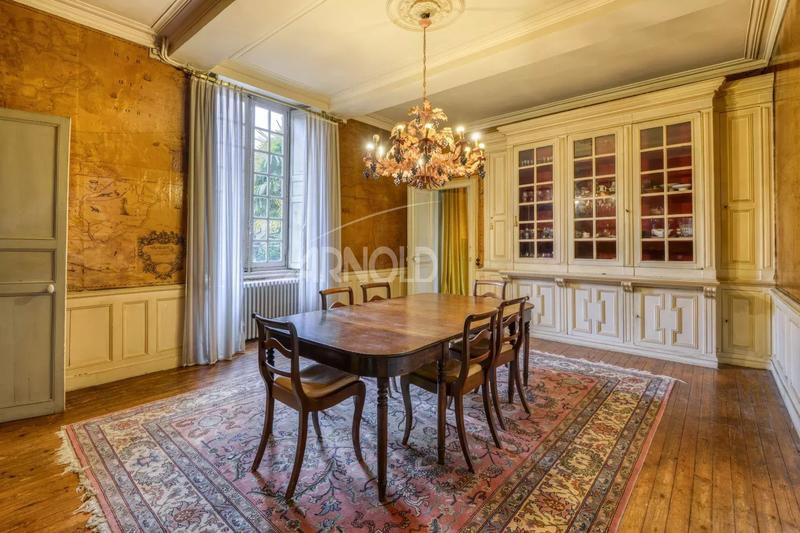 Maison - 463 m² - 15 pièces