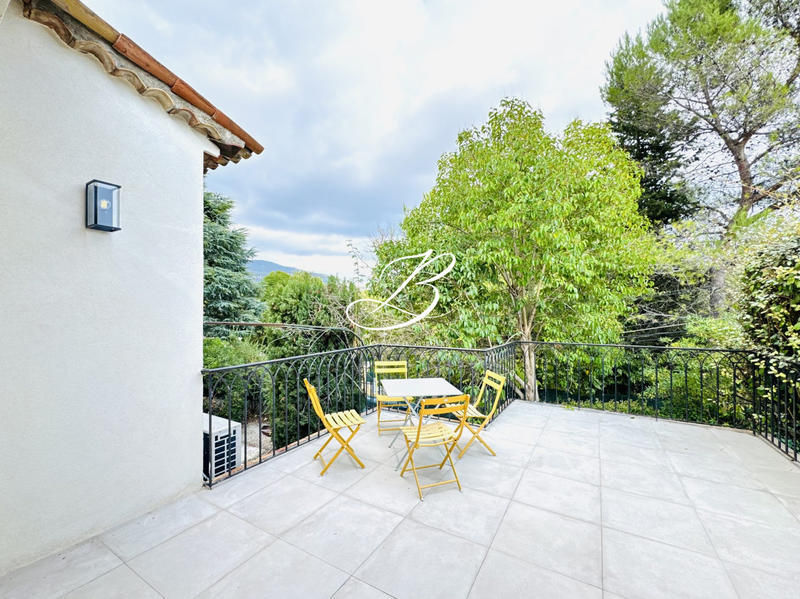 Maison - 200 m² - 7 pièces