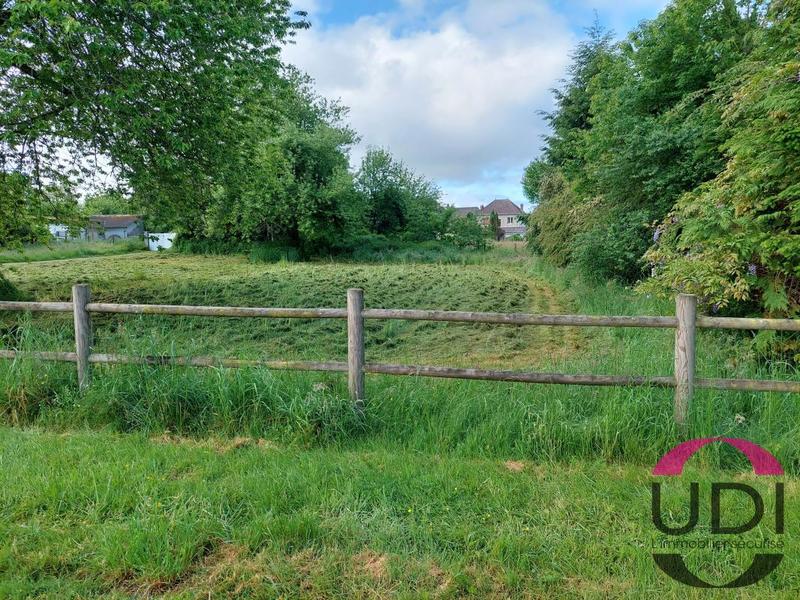 Terrain constructible - 1 300 m²