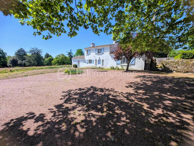 Demeure - 205 m² - 7 pièces