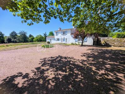 Demeure - 205 m² - 7 pièces