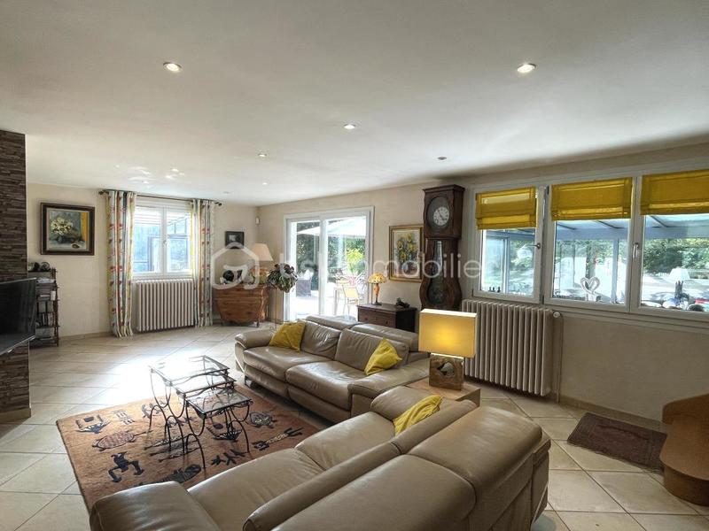 Maison traditionnelle - 263 m² - 8 pièces