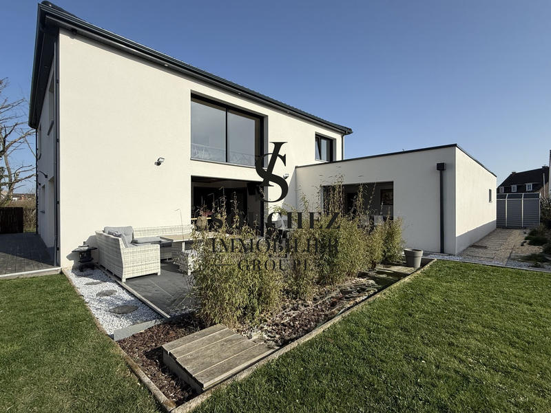 Maison contemporaine - 245 m² - 8 pièces