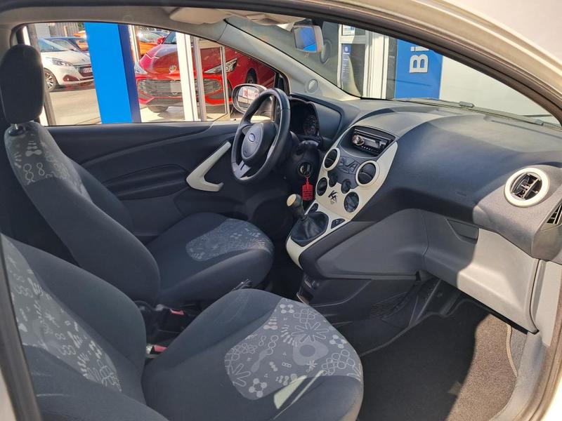 Ford Ka 1.2i essence 70 cv