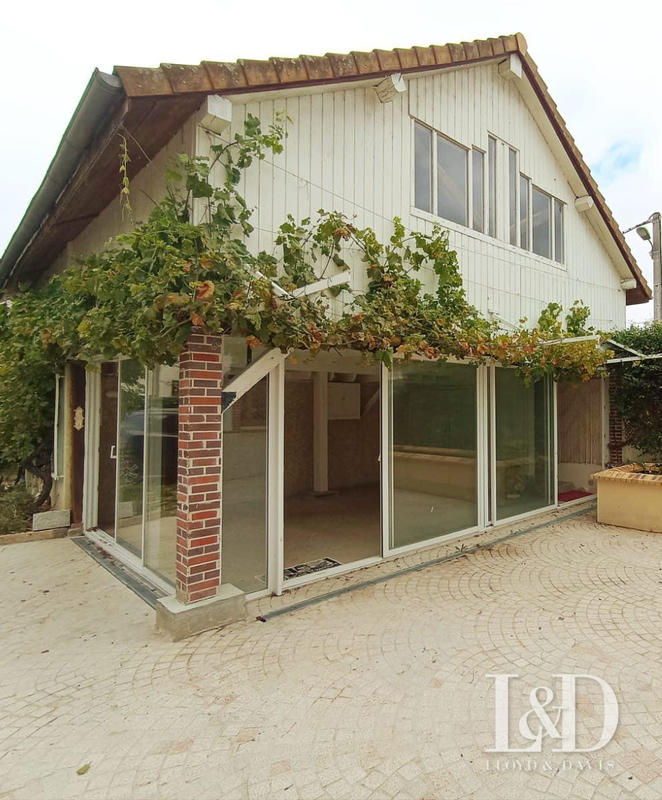 Maison - 224 m² - 9 pièces