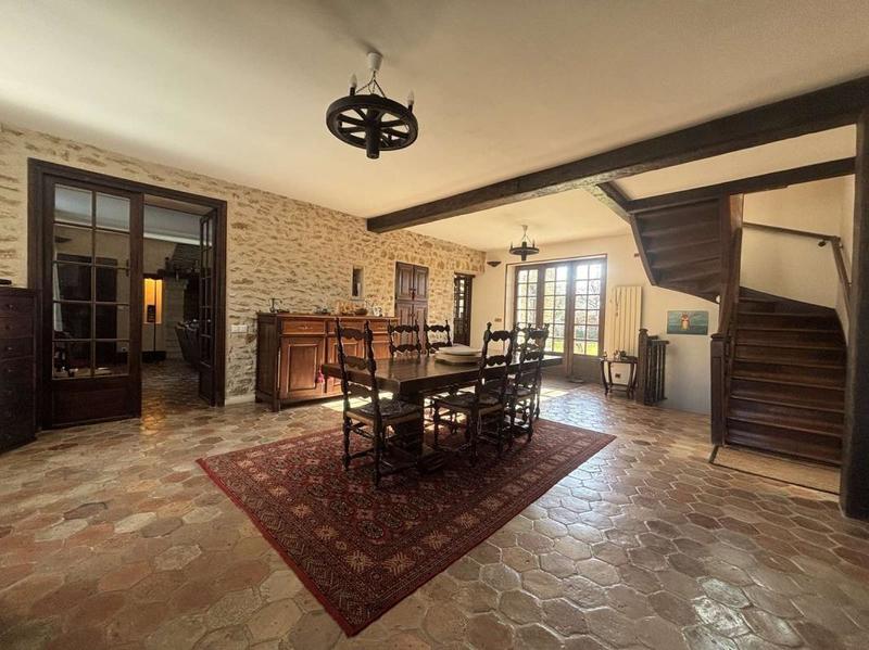 Maison - 230 m² - 7 pièces