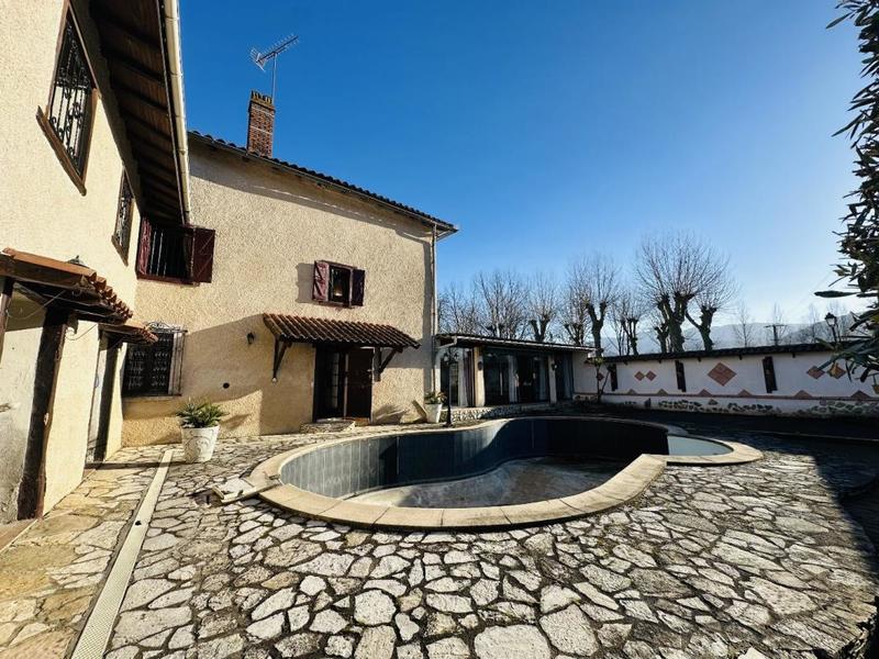 Maison de village - 420 m² - 12 pièces