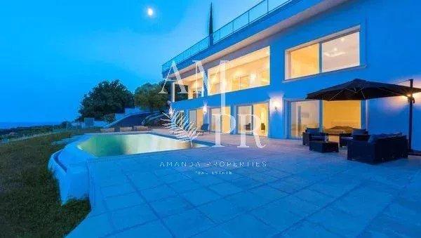 Propriété - 495 m² - 8 pièces