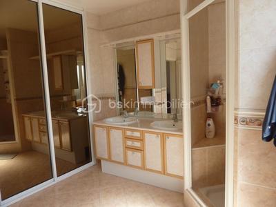 Demeure - 205 m² - 11 pièces