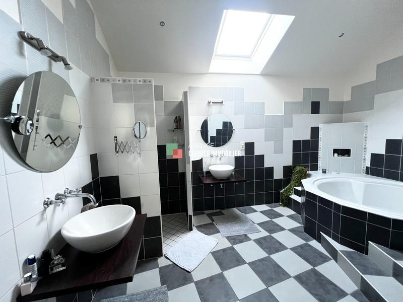 Maison - 181 m² - 6 pièces