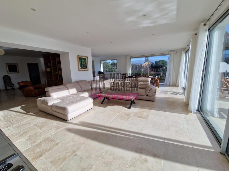 Maison - 298 m² - 9 pièces