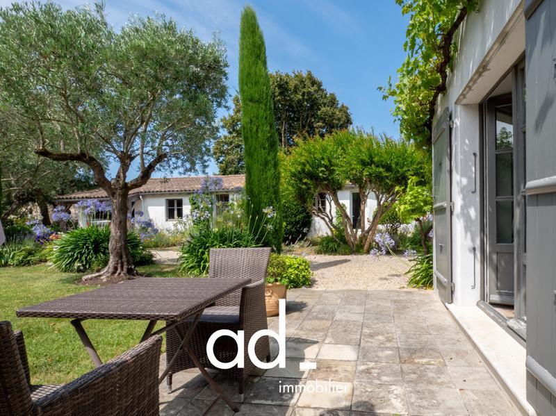 Maison traditionnelle - 320 m² - 12 pièces