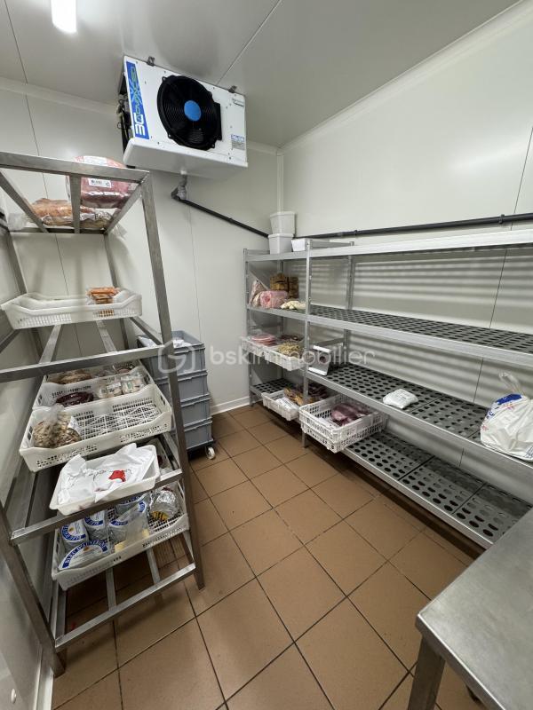 Local d'activité / Entrepôt - 316 m² - 10 pièces