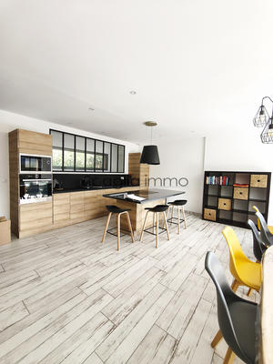 Maison - 230 m² - 7 pièces