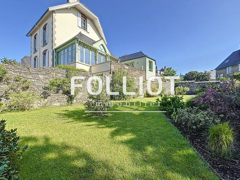 Maison - 187 m² - 8 pièces