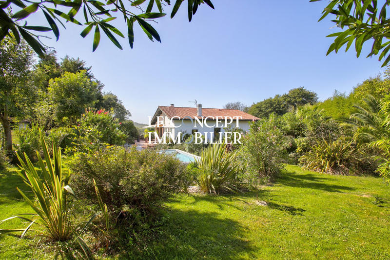 Villa - 215 m² - 8 pièces