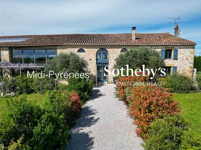 Maison - 655 m² - 13 pièces