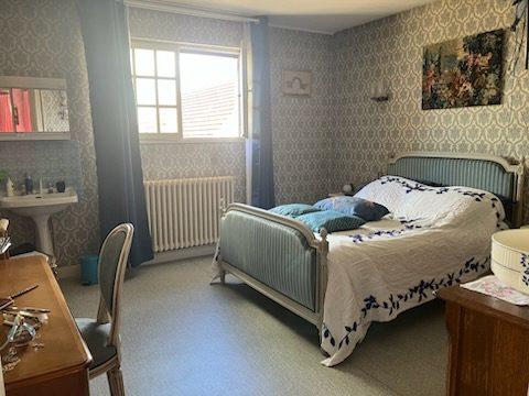 Maison - 221 m² - 8 pièces