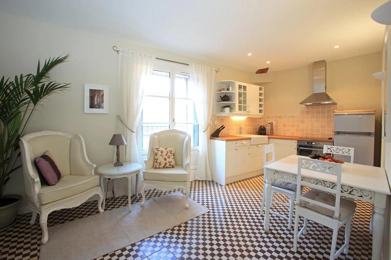 Maison - 615 m² - 16 pièces