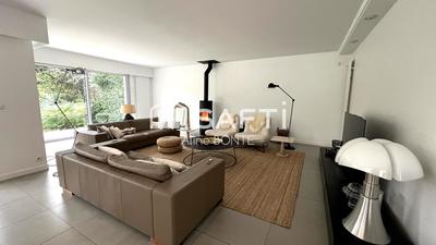 Maison - 312 m² - 7 pièces