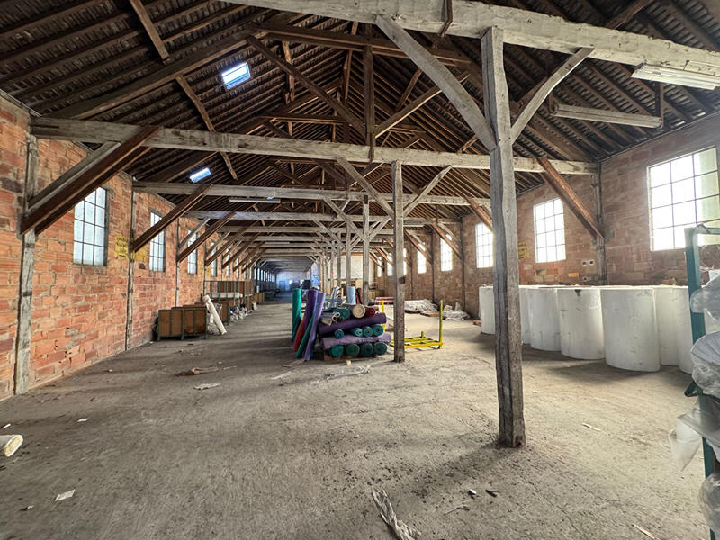 Local commercial - 2 715 m² - 8 pièces