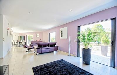 Maison - 281 m² - 8 pièces