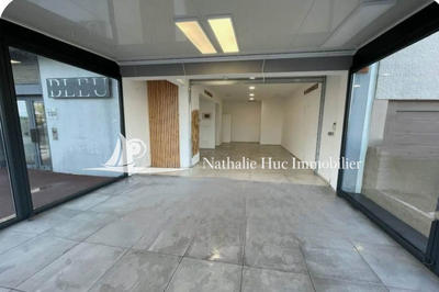 Local commercial - 64 m² - 2 pièces