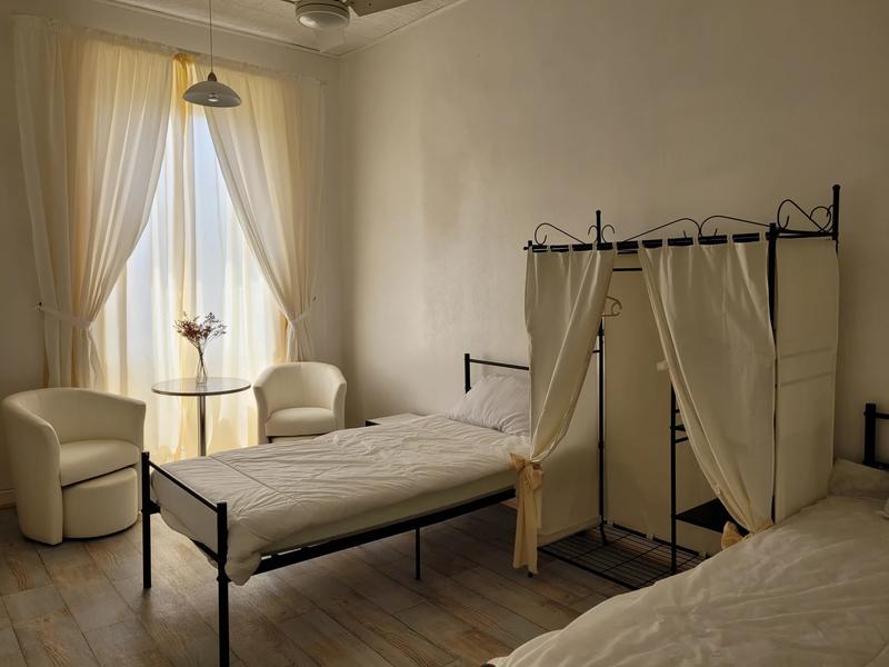 Maison - 470 m² - 18 pièces