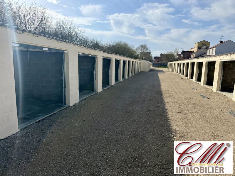 Parking / Garage - 1 890 m²