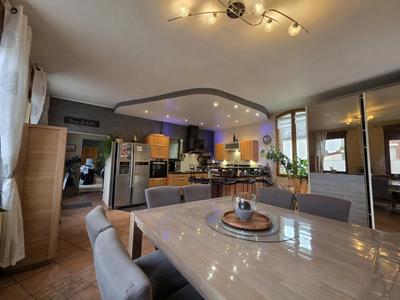 Maison - 123 m² - 8 pièces