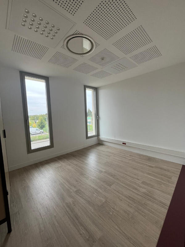 Bureau - 97 m² - 5 pièces