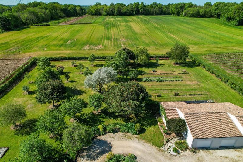 Maison - 302 m² - 10 pièces