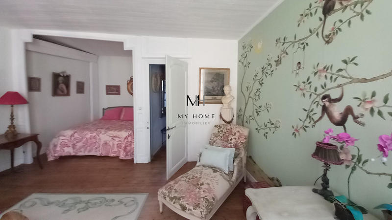 Maison - 330 m² - 9 pièces