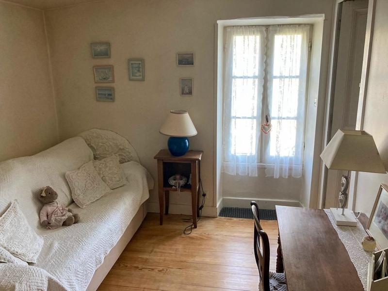 Maison - 225 m² - 9 pièces