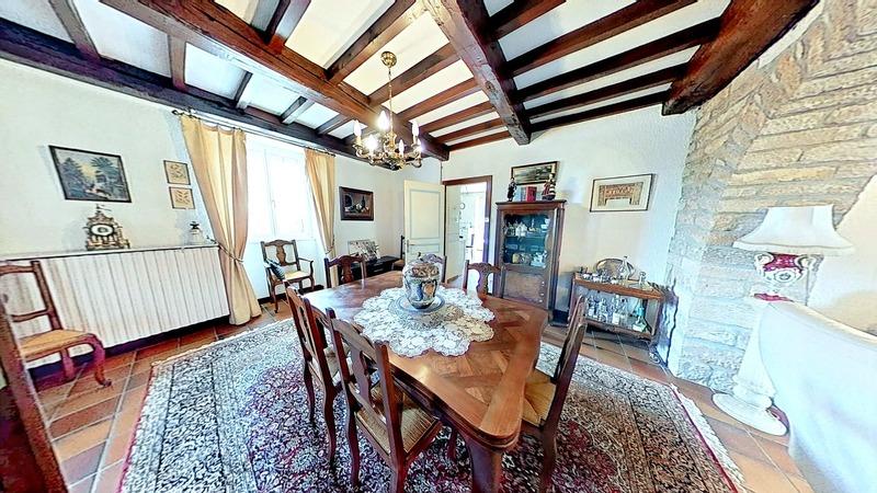Maison - 240 m² - 10 pièces