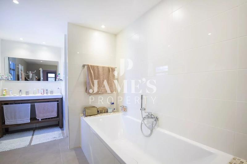 Maison - 187 m² - 6 pièces