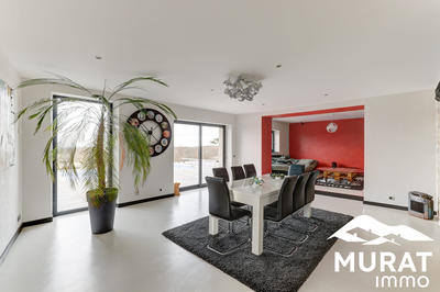 Maison - 220 m² - 7 pièces