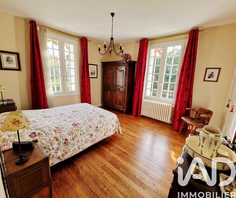 Maison - 222 m² - 12 pièces