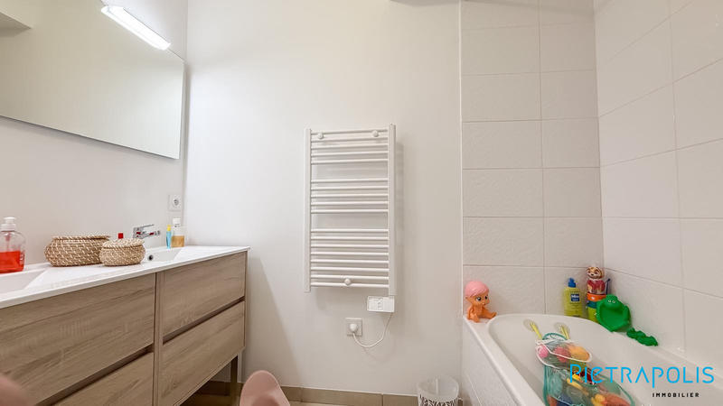 Appartement - 93 m² - 4 pièces