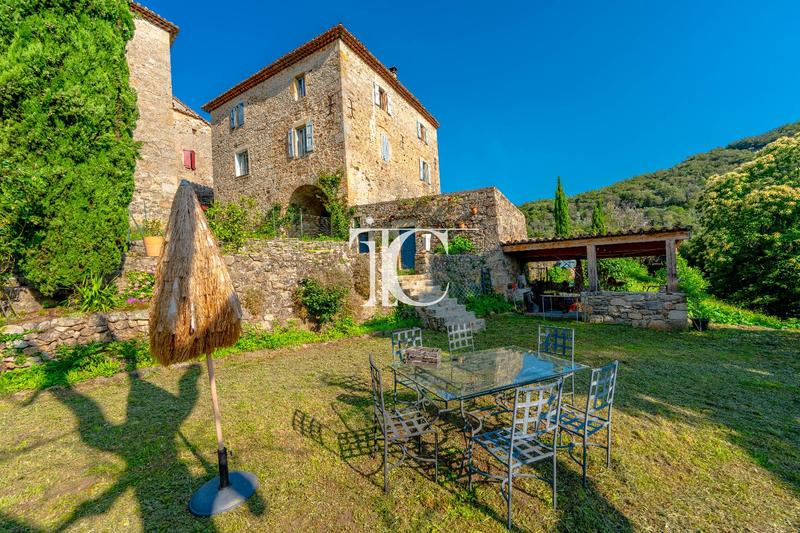 Maison - 141 m² - 6 pièces