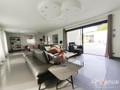 Villa - 199 m² - 6 pièces