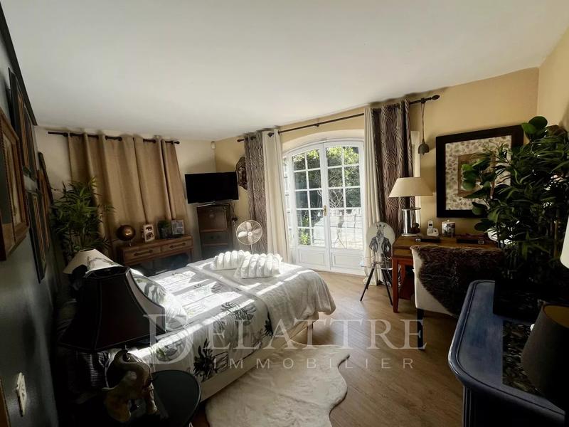 Villa - 259 m² - 5 pièces